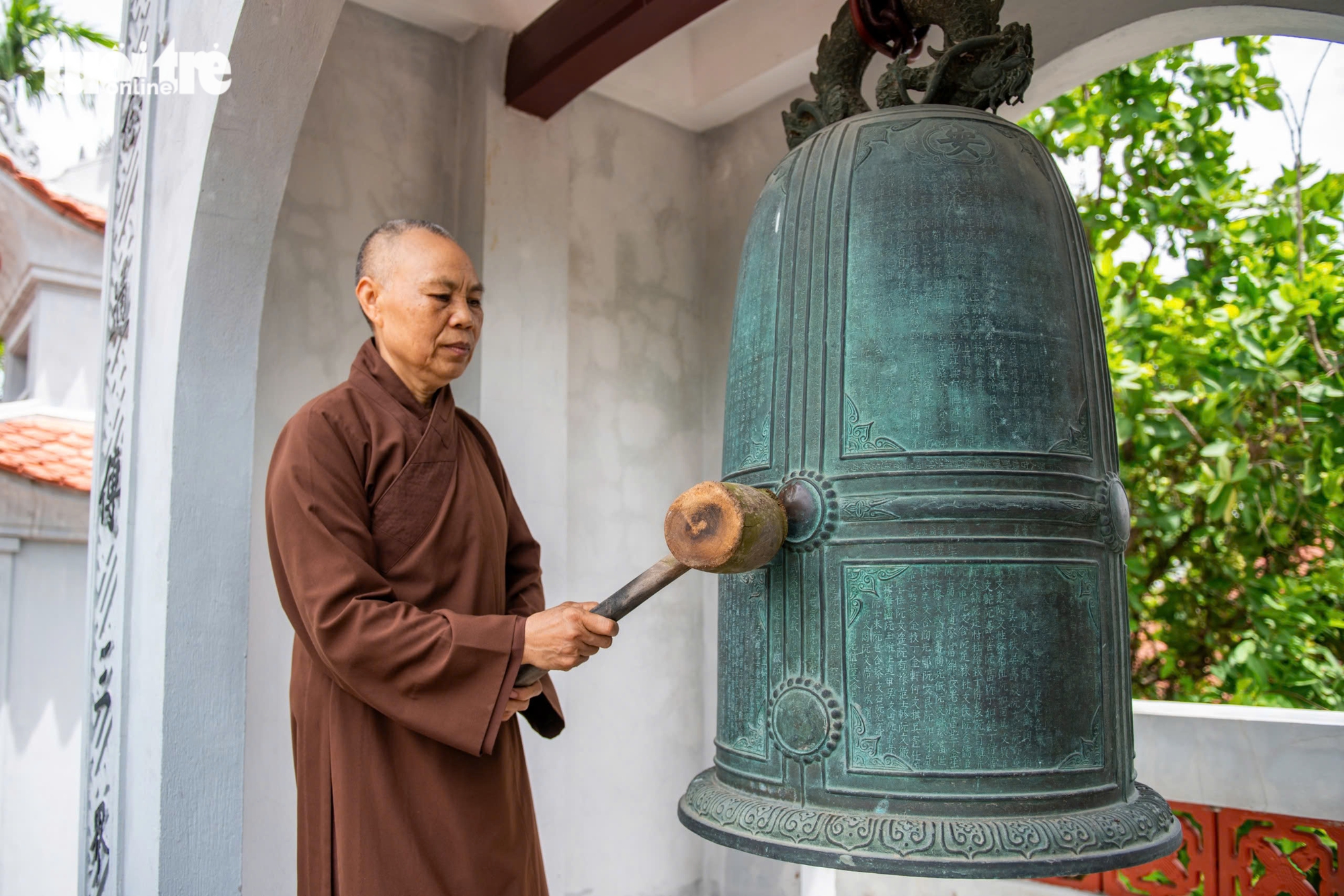 Chuông chùa An Xá được lưu giữ nguyên vẹn và sử dụng trong sinh hoạt tín ngưỡng - Ảnh: NAM TRẦN
