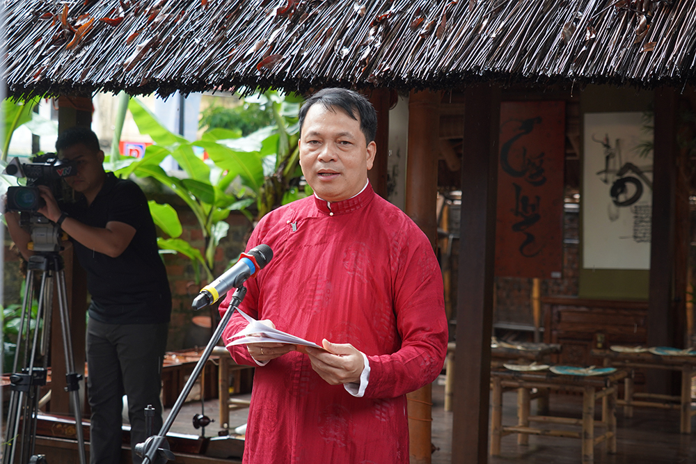Giám đốc Trung tâm Hoạt động VHKH Văn Miếu – Quốc Tử Giám Lê Xuân Kiêu phát biểu tại lễ khai mạc chương trình