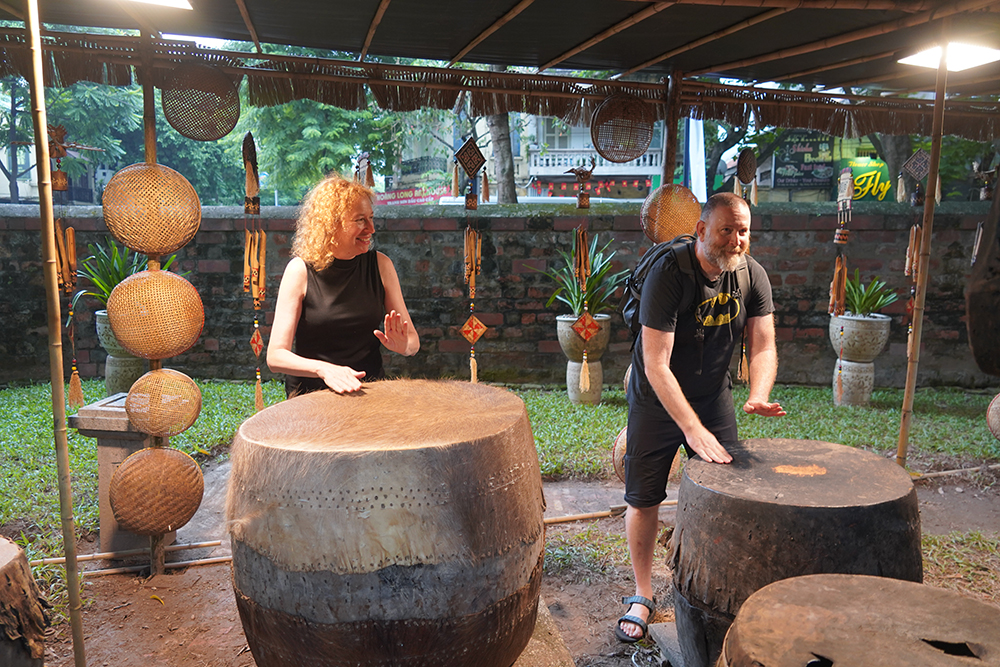 Trưng bày thu hút sự quan tâm của du khách tham quan
